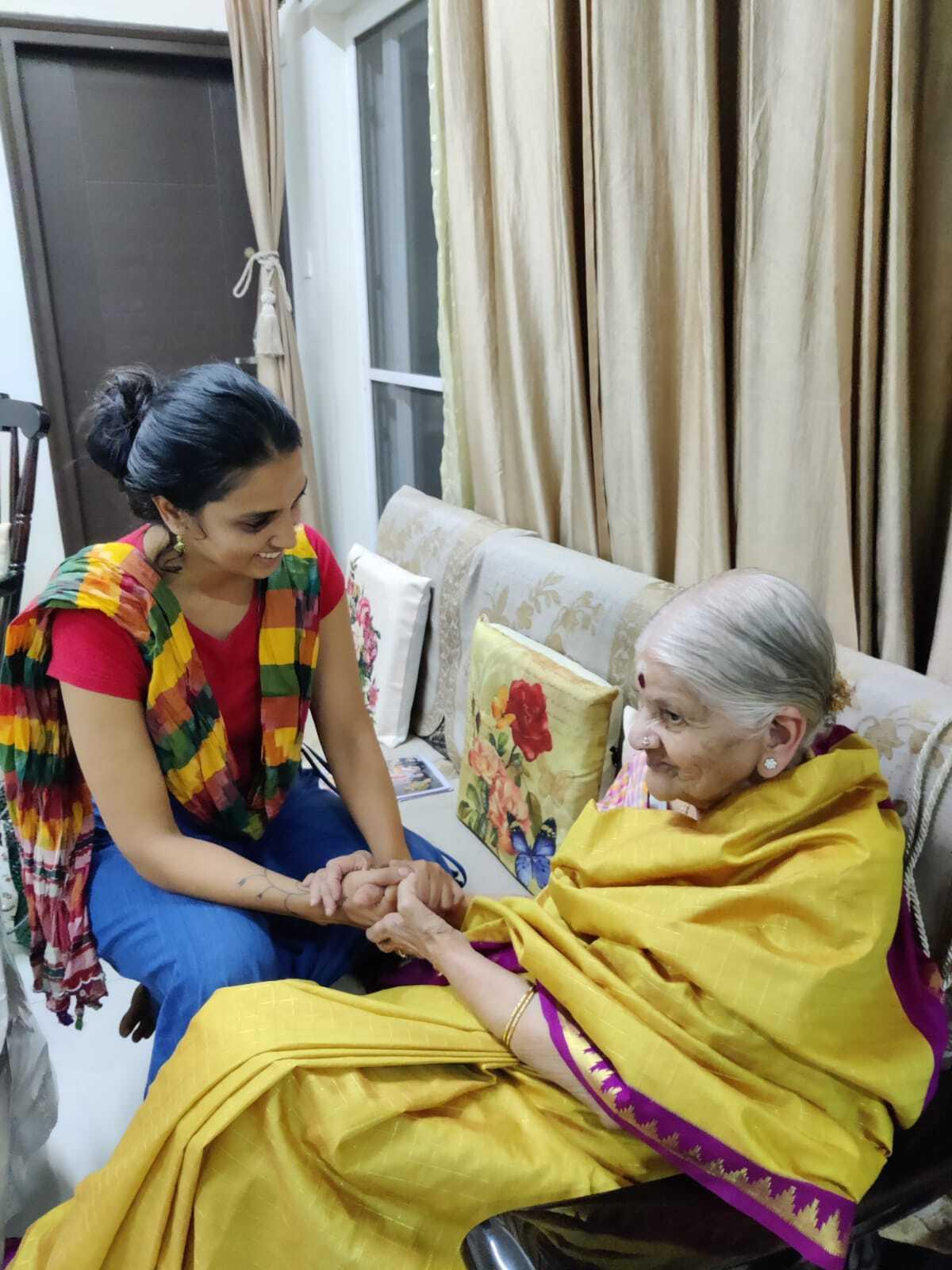 Sharanya Ramprakash with yesteryear artiste Manjulamma